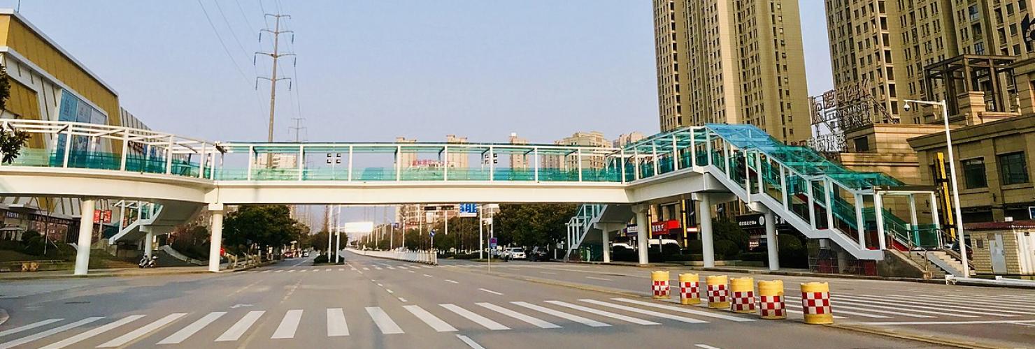 An empty avenue in Huanggang city during corona lockdown in February 2020.