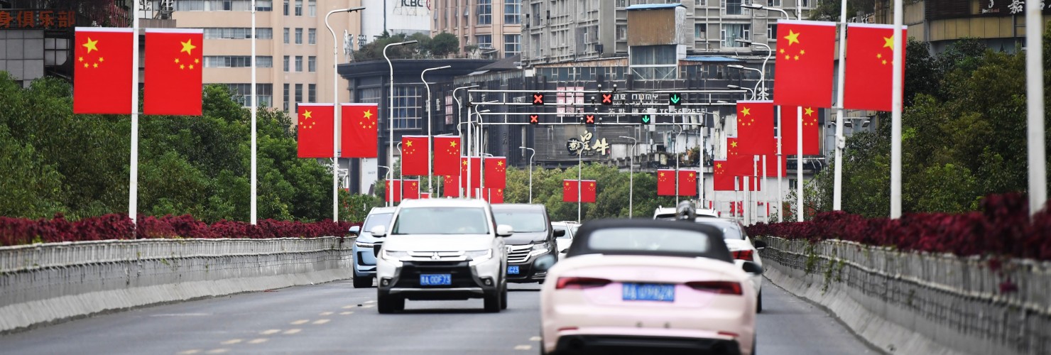 Five-star red flags are hung on a viaduct to welcome the upcoming National Day in Guiyang.