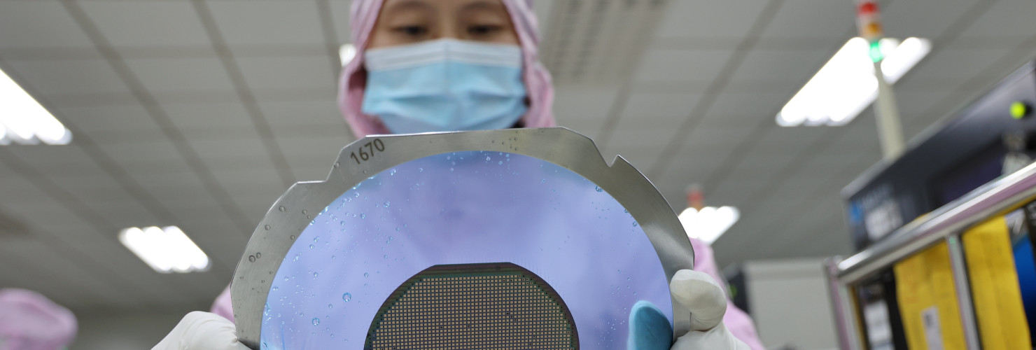 A worker produces semiconductors at a workshop of a semiconductor manufacturer in Binzhou, East China's Shandong Province, Jan 9, 2022.