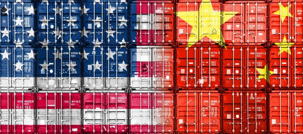 Containers with US and Chinese flags